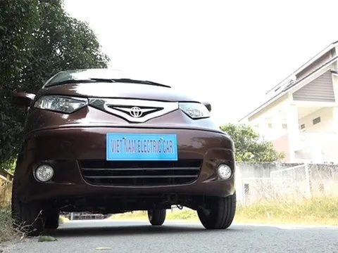 Ô tô điện tự chế của thợ Việt lên báo Tây