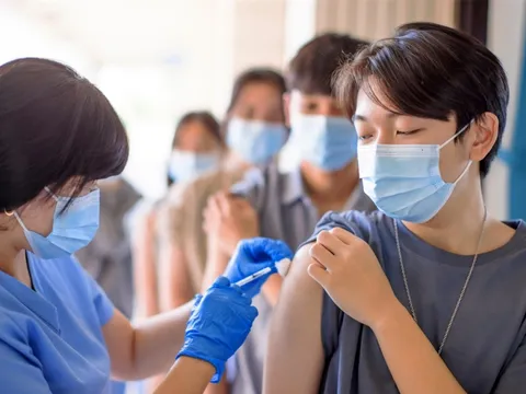 Phản ứng sau tiêm vaccine COVID-19 sẽ khác nhau theo giới tính?