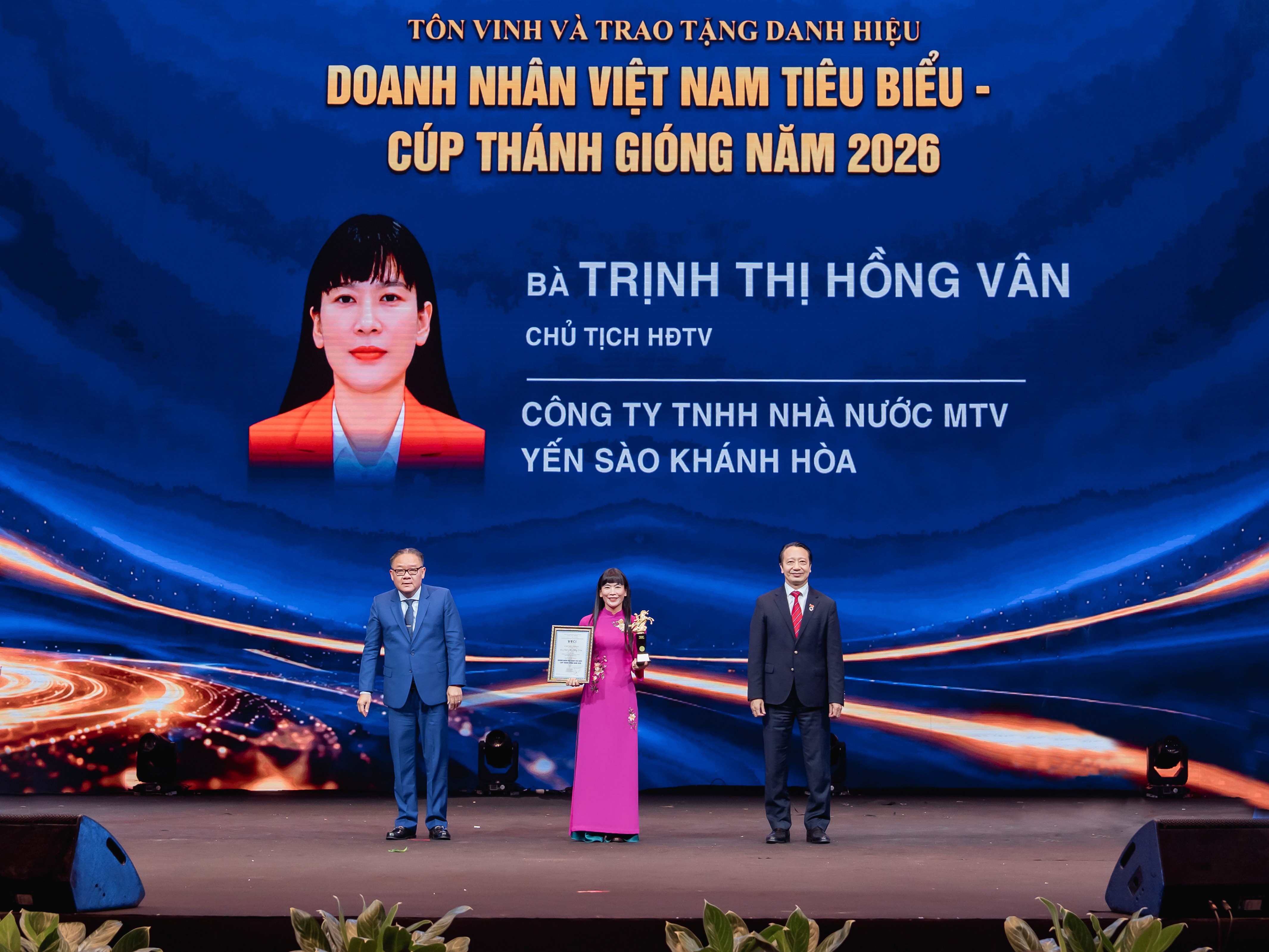CHỦ TỊCH HĐTV CÔNG TY YẾN SÀO KHÁNH HOÀ VINH DỰ NHẬN DANH HIỆU “DOANH NHÂN VIỆT NAM TIÊU BIỂU - CÚP THÁNH GIÓNG NĂM 2026”