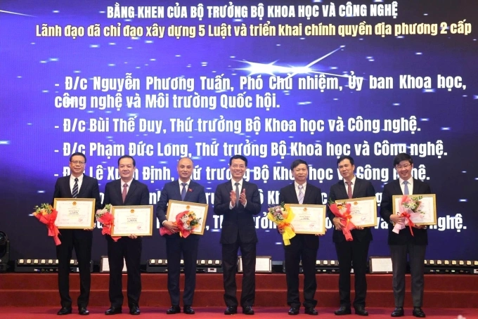 Vinh danh tập thể, cá nhân đạt thành tích về khoa học công nghệ