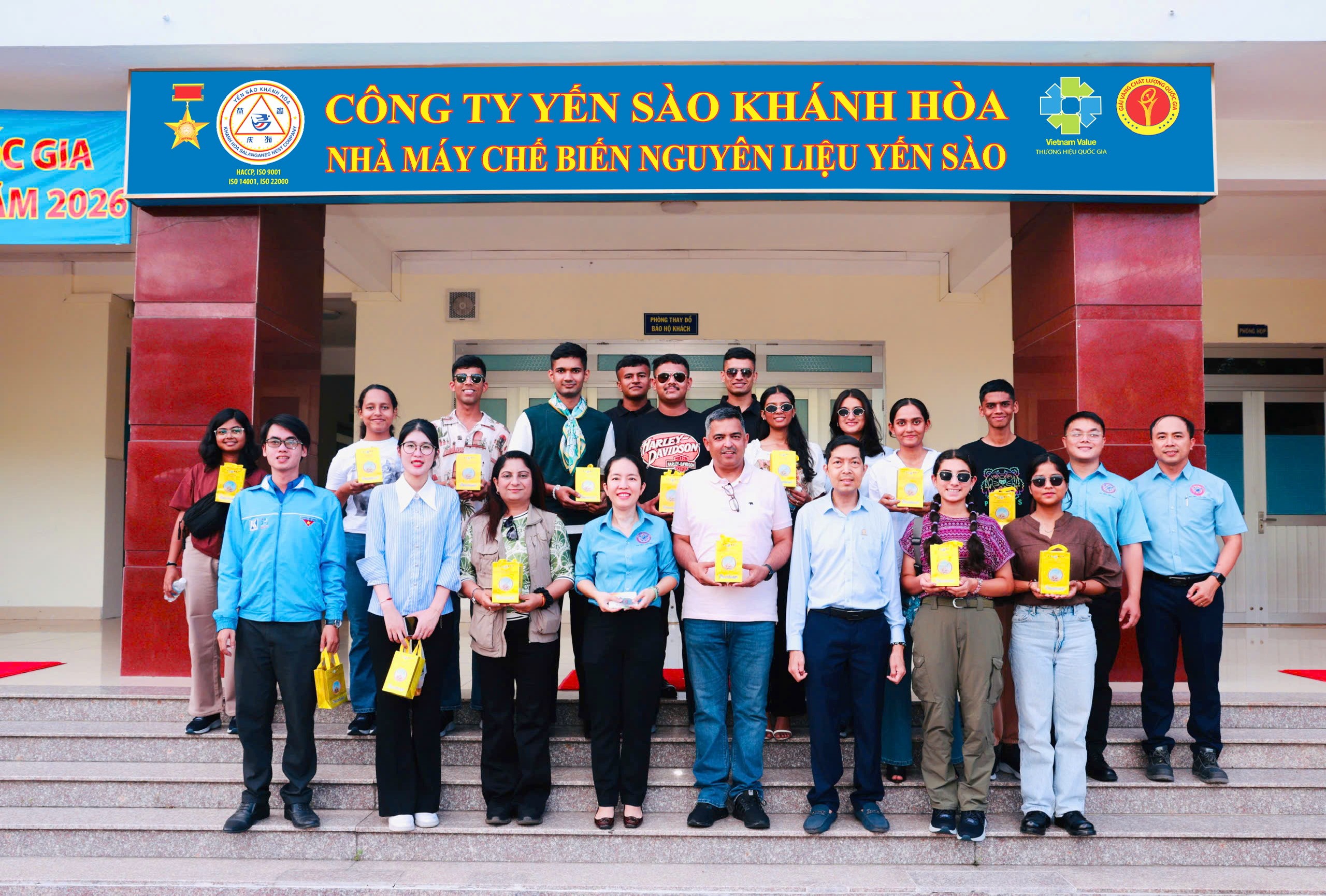THAM QUAN NHÀ MÁY CHẾ BIẾN YẾN SÀO CHẤT LƯỢNG QUỐC TẾ
