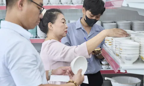 Minh Long khai trương cửa hàng sứ ngoại lệ tại TP. HCM