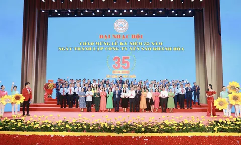 ĐẠI NHẠC HỘI “YẾN SÀO KHÁNH HÒA – 35 NĂM BAY CAO VƯƠN XA”