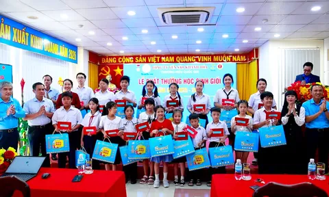 YẾN SÀO KHÁNH HÒA DÀNH GẦN 2,3 TỶ ĐỒNG TIẾP SỨC HỌC SINH TRƯỚC THỀM NĂM HỌC MỚI