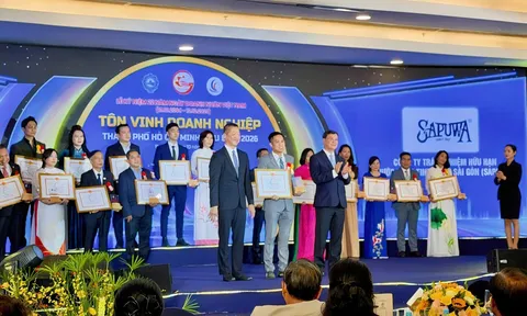 SAPUWA và Tổng Giám đốc Lê Như Vũ được vinh danh Doanh nghiệp và Doanh nhân TP.HCM tiêu biểu năm 2026