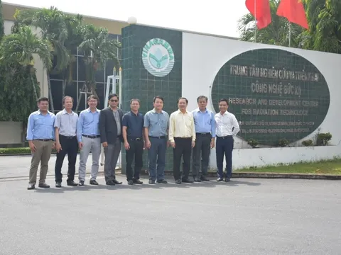Bộ trưởng Bộ Khoa học và Công nghệ đến thăm và làm việc tại Trung tâm Nghiên cứu và Triển khai công nghệ bức xạ