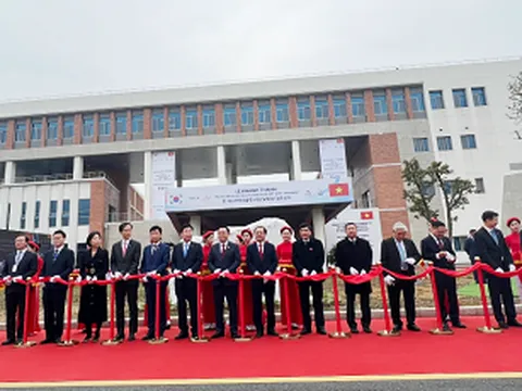 Chủ tịch Quốc hội Việt Nam Vương Đình Huệ và Chủ tịch Quốc hội Hàn Quốc Kim Jin Pyo tham dự Lễ Khánh thành trụ sở Viện Khoa học và Công nghệ Việt Nam – Hàn Quốc