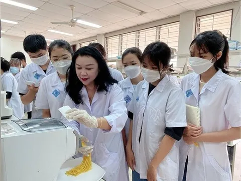 Phụ nữ làm khoa học công nghệ còn gặp nhiều thách thức