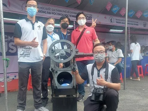 Nhóm bạn trẻ TP HCM tự chế kính thiên văn