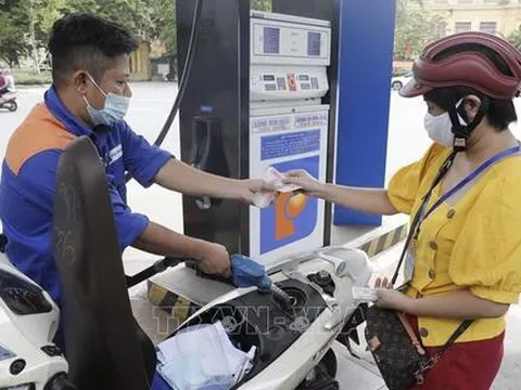 Petrolimex giảm giá xăng dầu hỗ trợ chống dịch COVID-19