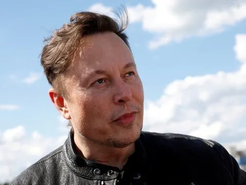 Người dùng Twitter muốn tỉ phú Elon Musk bán cổ phần Tesla, ông Elon Musk cam kết sẽ làm như vậy