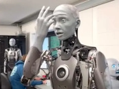 Robot có biểu cảm khuôn mặt giống người thật