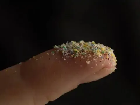 Lần đầu phát hiện hạt vi nhựa ở sâu trong phổi của người sống