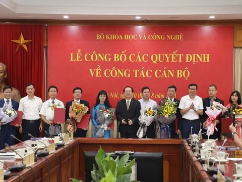 Trao quyết định điều động và bổ nhiệm Lãnh đạo một số đơn vị thuộc Bộ Khoa học và Công nghệ