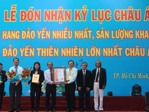 YẾN SÀO KHÁNH HOÀ: 35 NĂM HÀNH TRÌNH TỪ NHỮNG TỔ YẾN THÔ ĐẾN DANH XƯNG “YẾN VUA” TRÊN THỊ TRƯỜNG QUỐC TẾ