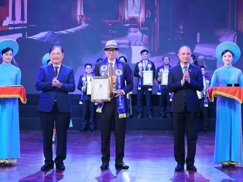 Vinh danh 97 đơn vị đạt thành tựu xuất sắc trong chuyển đổi số