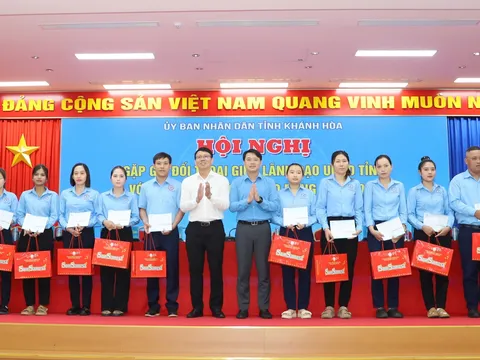 LÃNH ĐẠO UBND TỈNH GẶP GỠ, ĐỐI THOẠI VỚI ĐOÀN VIÊN, NGƯỜI LAO ĐỘNG